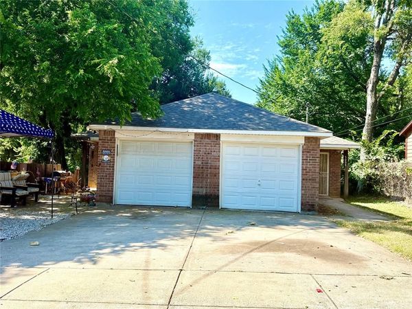 5004 Chapman Street , Fort Worth, TX 76105