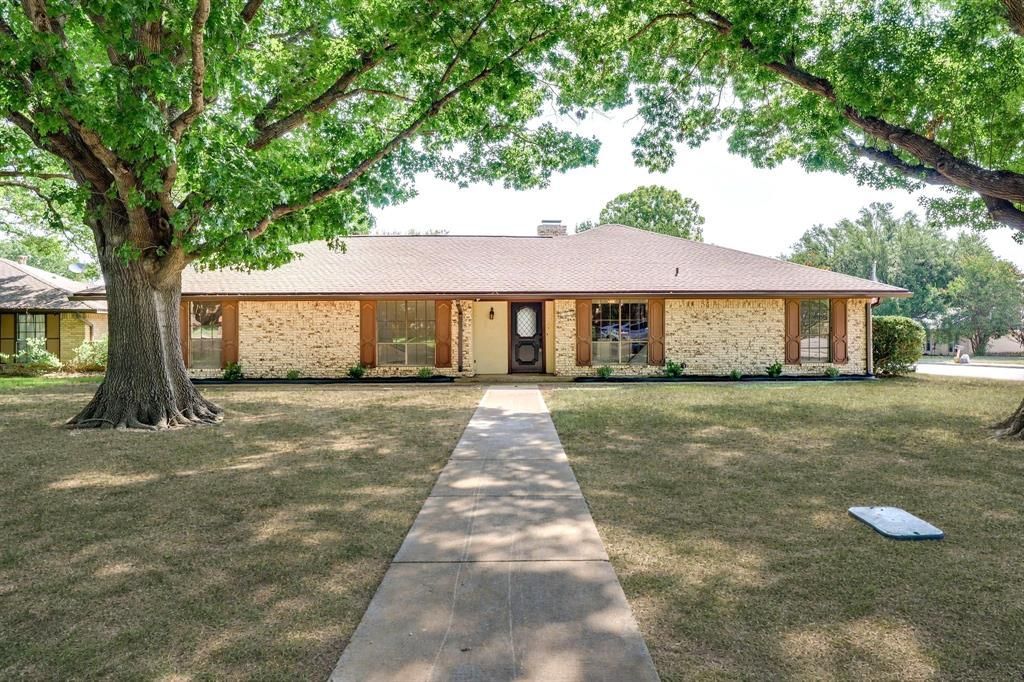 203 Mockingbird Court, Duncanville, TX 75137 Main Photo