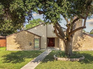 13407 Hedgeapple Drive, Dallas, TX 75243