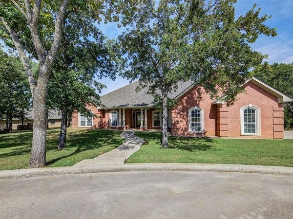 814 Haynie Drive, Runaway Bay, TX 76426