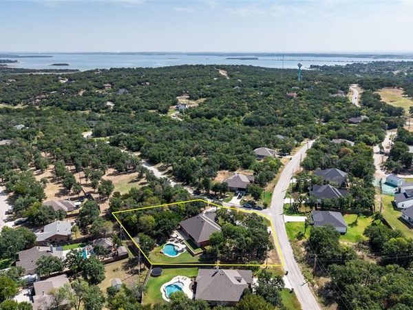 814 Haynie Drive, Runaway Bay, TX 76426