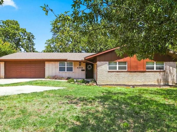 403 E Huitt Lane , Euless, TX 76040