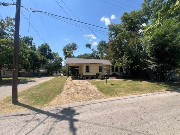 1103 Pine Street , Bonham, TX 75418