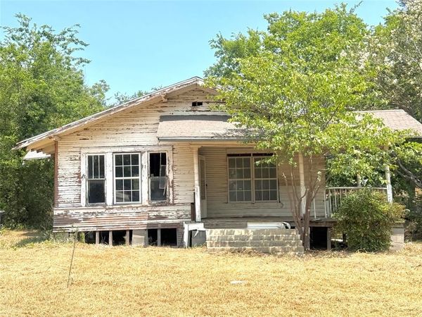 204 W Maple Street , Whitewright, TX 75491