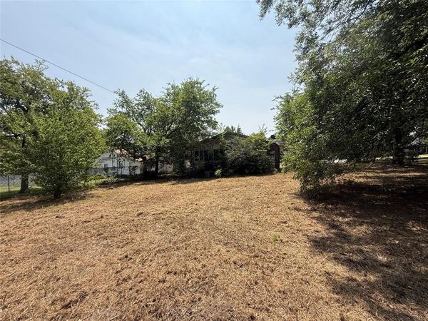 204 W Maple Street, Whitewright, TX 75491