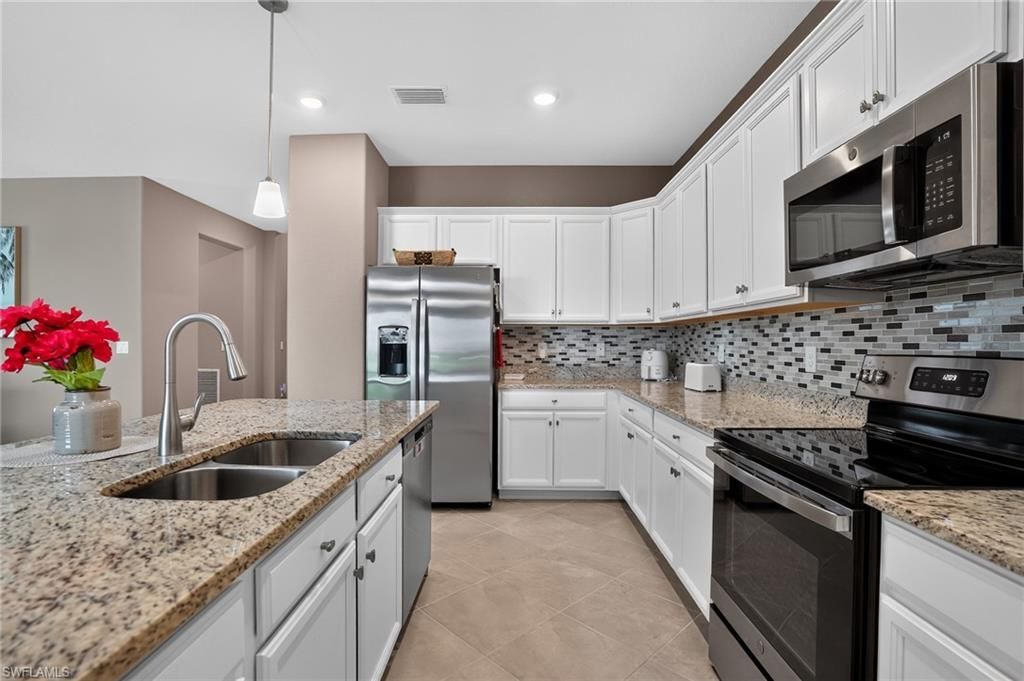 3943 E Hampton Cir, Alva, FL 33920 Photo