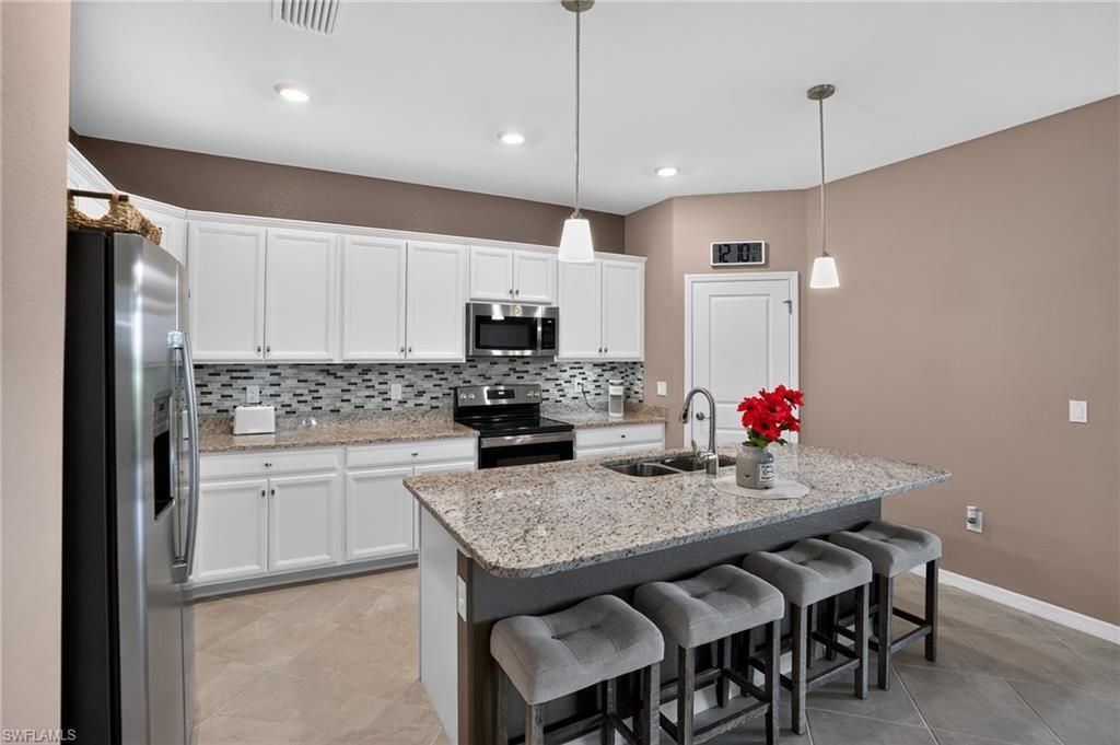 3943 E Hampton Cir, Alva, FL 33920 Photo