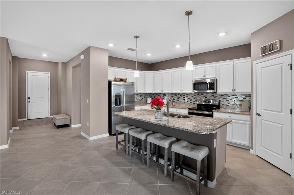 3943 E Hampton Cir, Alva, FL 33920 Photo