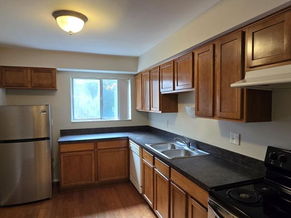 1890 Axtell Drive, Unit 5, Troy, MI 48084