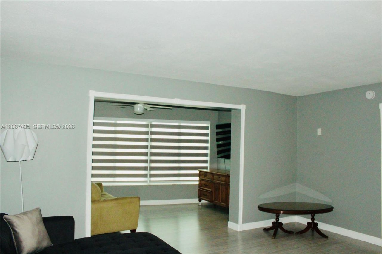 4211 NW 41st St , Unit 407, Lauderdale Lakes, FL 33319 Photo