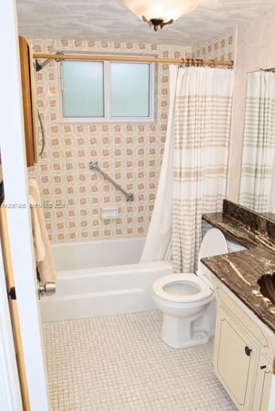 4211 NW 41st St, Unit 407, Lauderdale Lakes, FL 33319 Photo