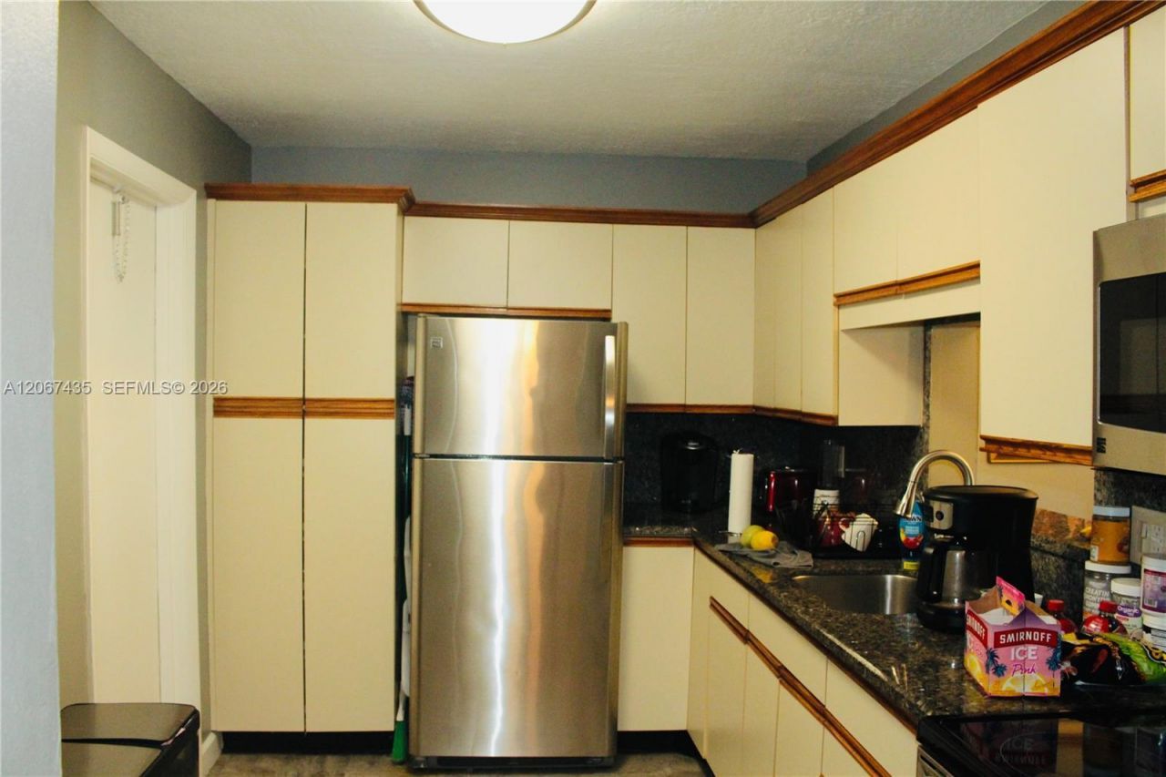 4211 NW 41st St , Unit 407, Lauderdale Lakes, FL 33319 Photo
