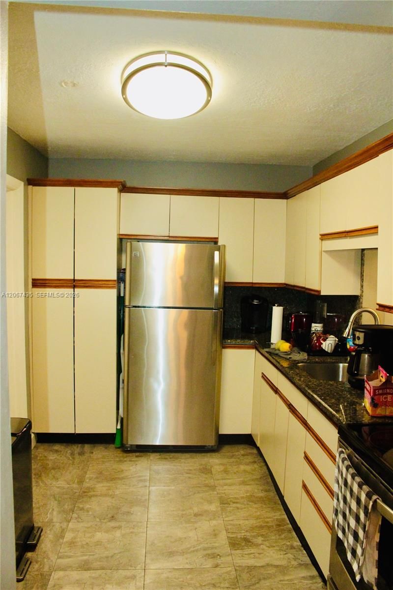 4211 NW 41st St , Unit 407, Lauderdale Lakes, FL 33319 Photo