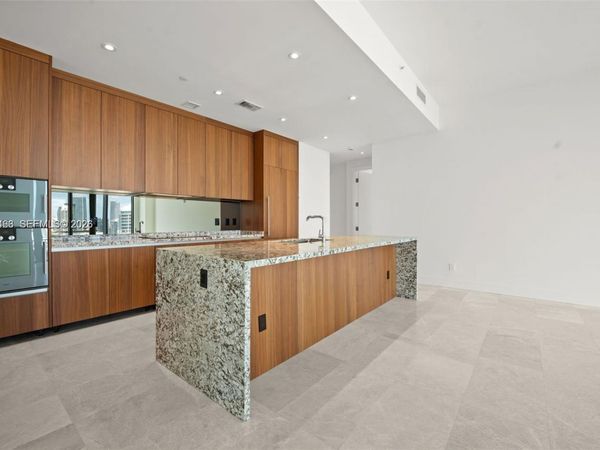 175 SE 25 RD , Unit 2604, Miami, FL 33129