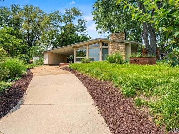 1630 Liggett Drive , St Louis, MO 63126