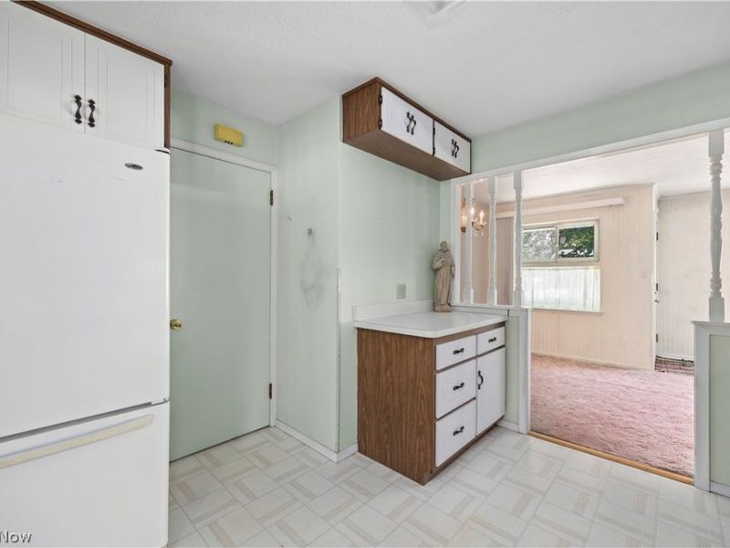 9298 Newkirk Drive, Parma Heights, OH 44130 Photo 14