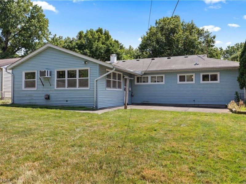 9298 Newkirk Drive, Parma Heights, OH 44130 Photo 2