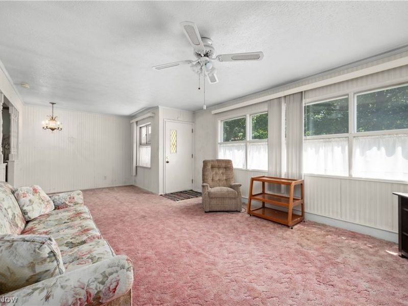 9298 Newkirk Drive, Parma Heights, OH 44130 Photo 7