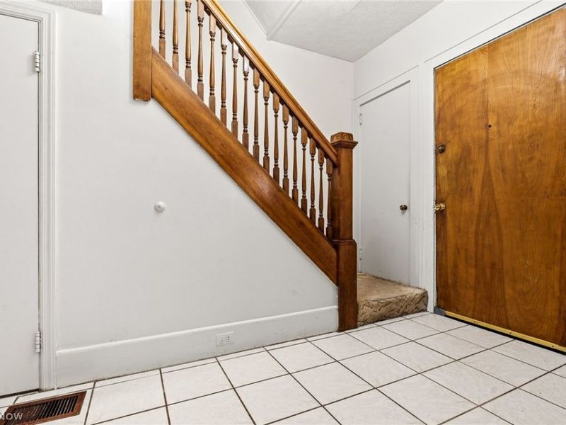 1415 Clifton Place , Lakewood, OH 44107 Photo 14