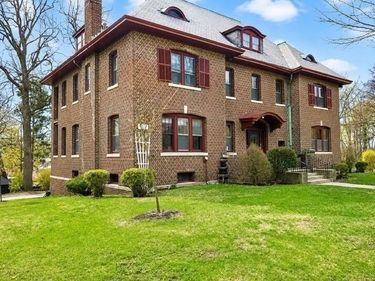 86 Bowdoin St, Springfield, MA 01109