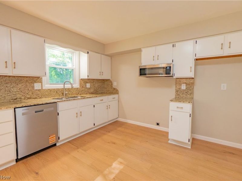 535 Treadway Boulevard, Sheffield Lake, OH 44054 Photo 10