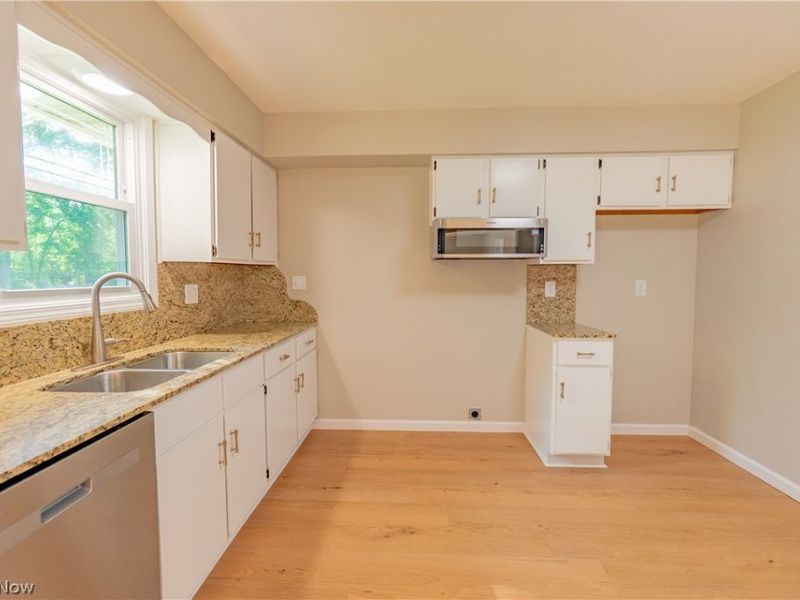 535 Treadway Boulevard, Sheffield Lake, OH 44054 Photo 11