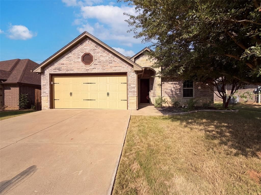 120 Donna Circle, Granbury, TX 76049 Main Photo