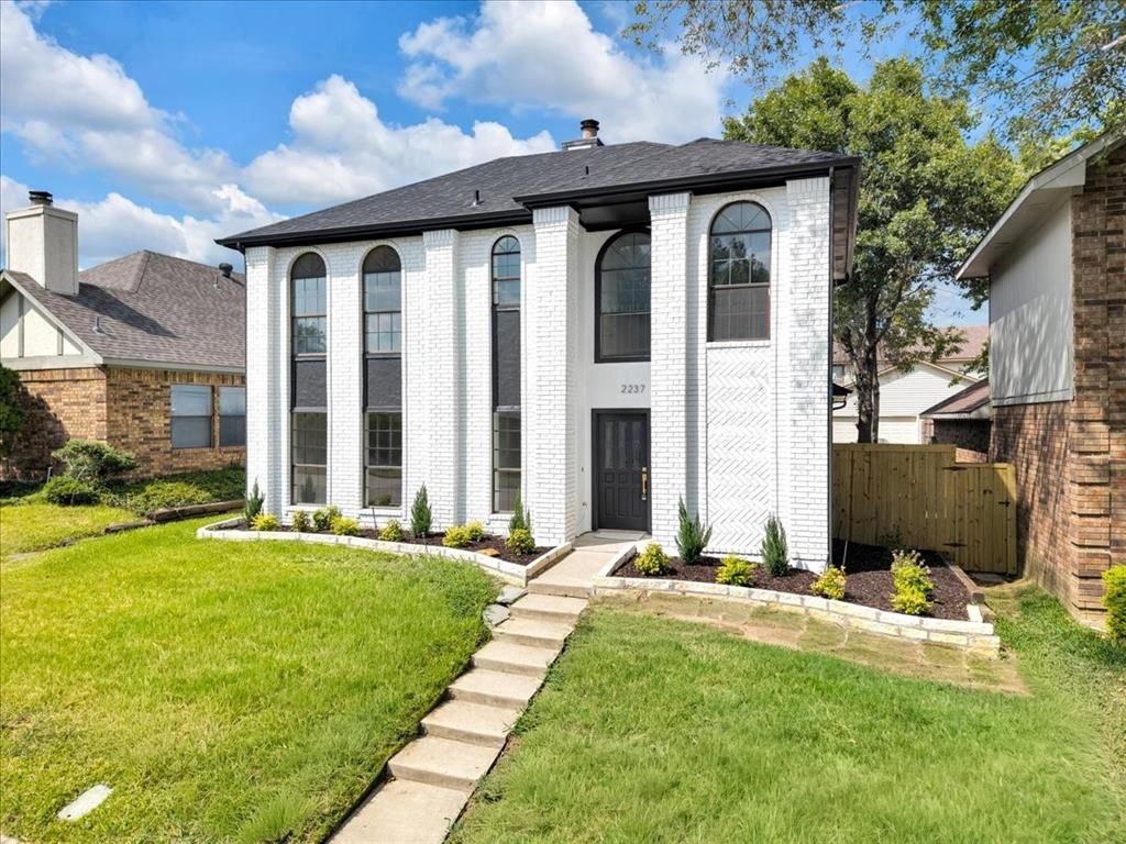 2237 Greenview Drive, Carrollton, TX 75010 Main Photo
