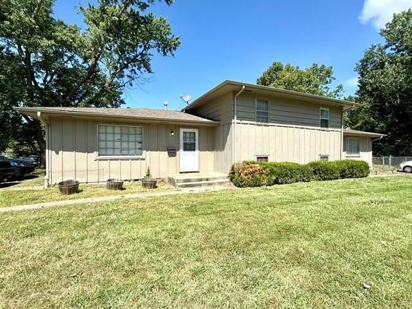 2911 & 2913 Belle Haven Drive, Lawrence, KS 66046