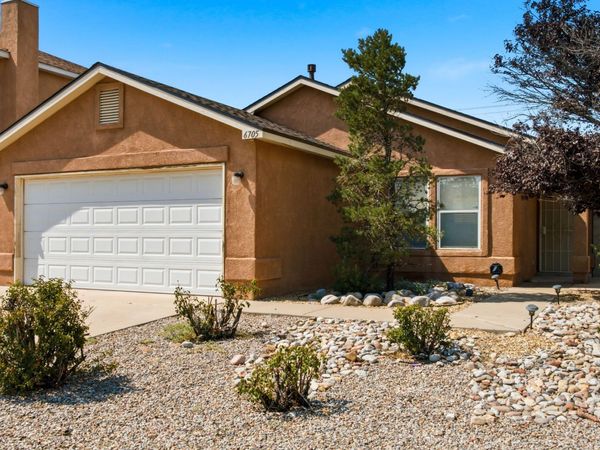 6705 Photinia Place NW, Albuquerque, NM 87121