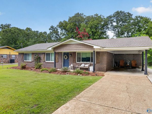 2129 Cove Circle E, Hokes Bluff, AL 35903
