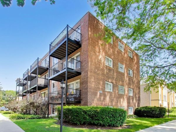 2622 W Catalpa Avenue , Unit 8, Chicago, IL 60625
