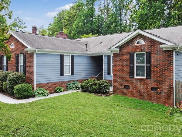3515 Crescent Knoll Drive, Matthews, NC 28105