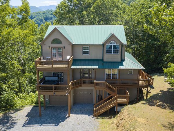 135 Eagles Nest Road, Fontana Dam, NC 28733