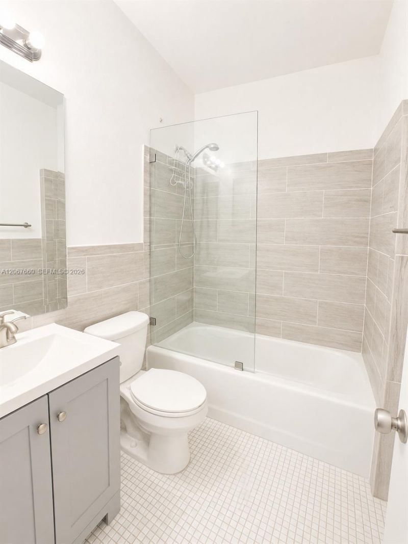 500 E Country Club Cir , Unit 4, Plantation, FL 33317 Photo
