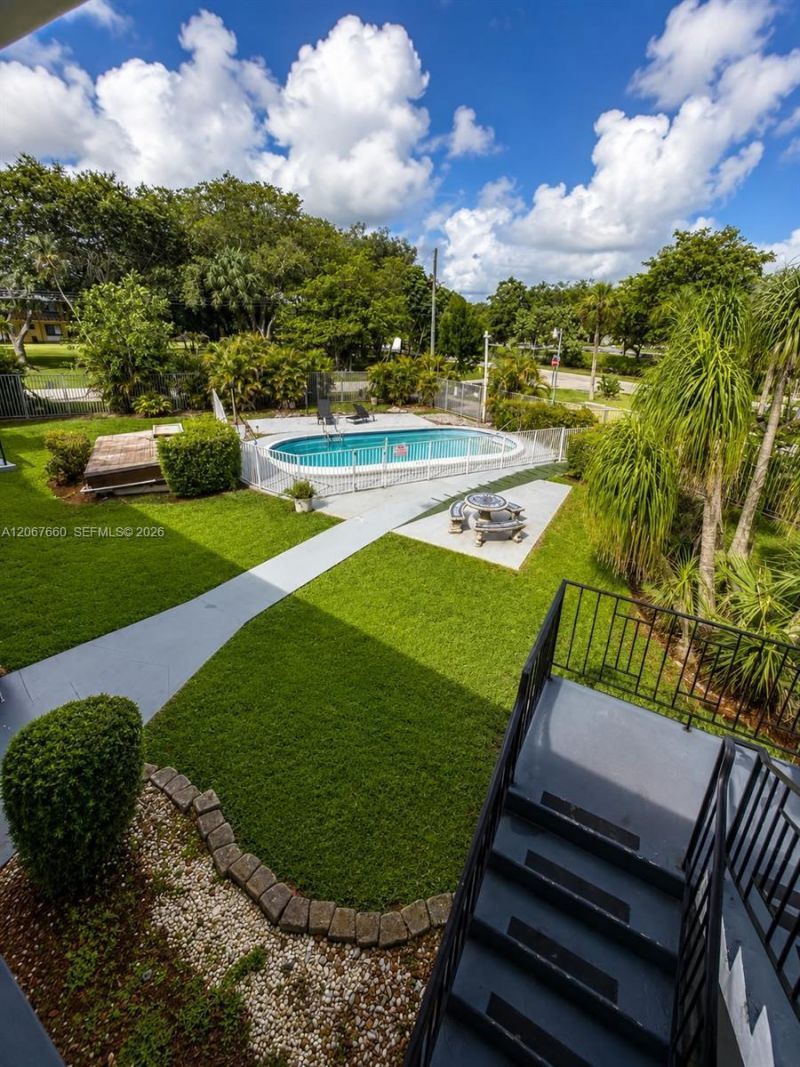 500 E Country Club Cir , Unit 4, Plantation, FL 33317 Photo