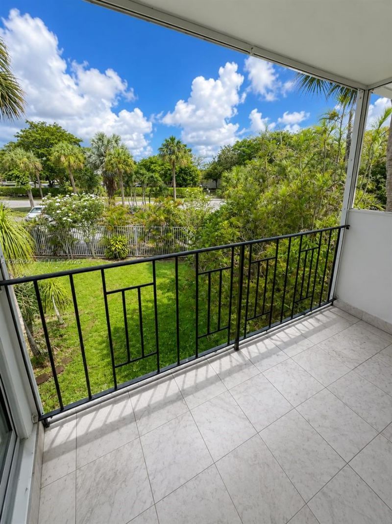 500 E Country Club Cir , Unit 4, Plantation, FL 33317 Photo