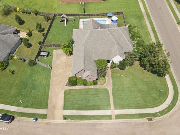13242 Three Hawks Drive, Olive Branch, MS 38654
