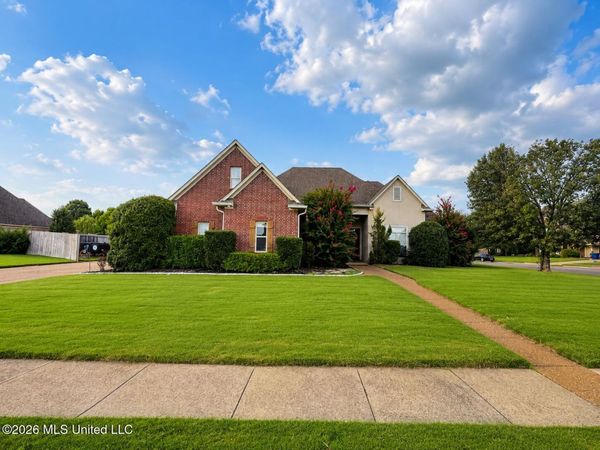 13242 Three Hawks Drive, Olive Branch, MS 38654