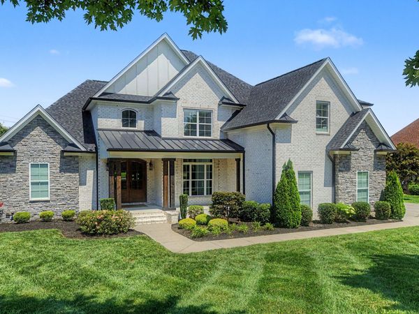 701 Farmington Dr , Lebanon, TN 37087