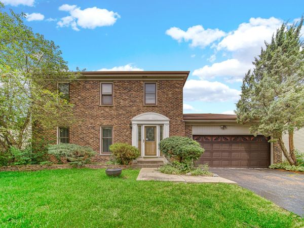 160 Chatham Lane , Roselle, IL 60172