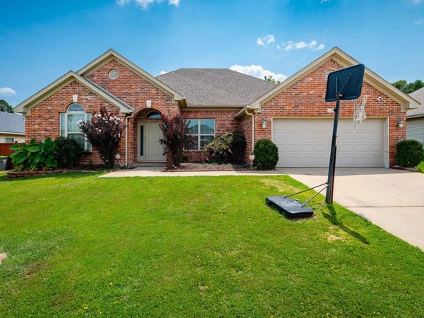 2115 Magna Carta Ln, Bryant, AR 72022