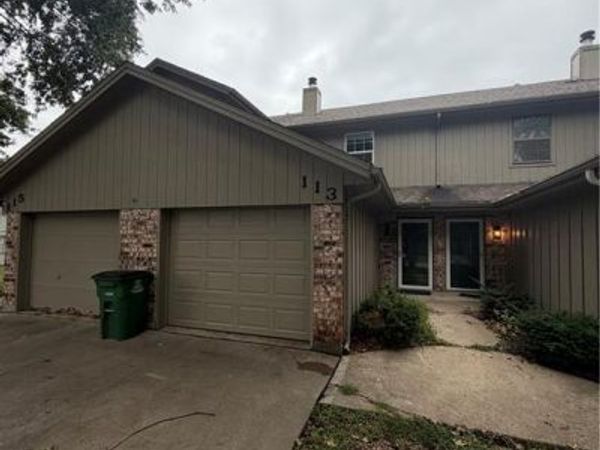 113 Greystone Drive, Lee's Summit, MO 64086