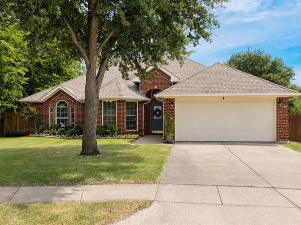 301 Carriage Lane, Fort Worth, TX 76179