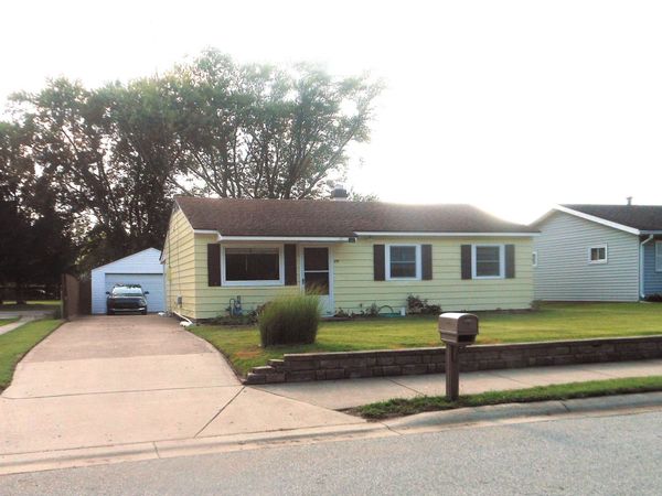 2111 MAPLEHURST Avenue, Mishawaka, IN 46545