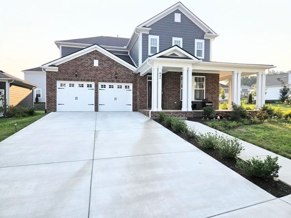 842 Nightingale Ave , Hendersonville, TN 37075