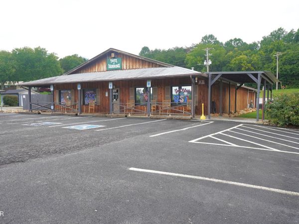 540 Patriot Drive , Dandridge, TN 37725