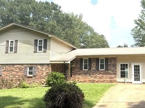 243 HUMBERS St, Sulligent, AL 35586