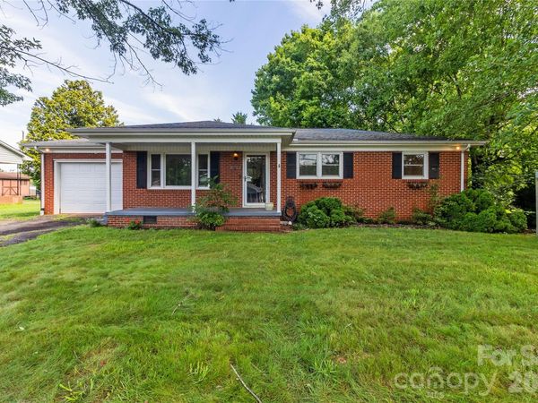 704 Pineburr Avenue SW, Valdese, NC 28690