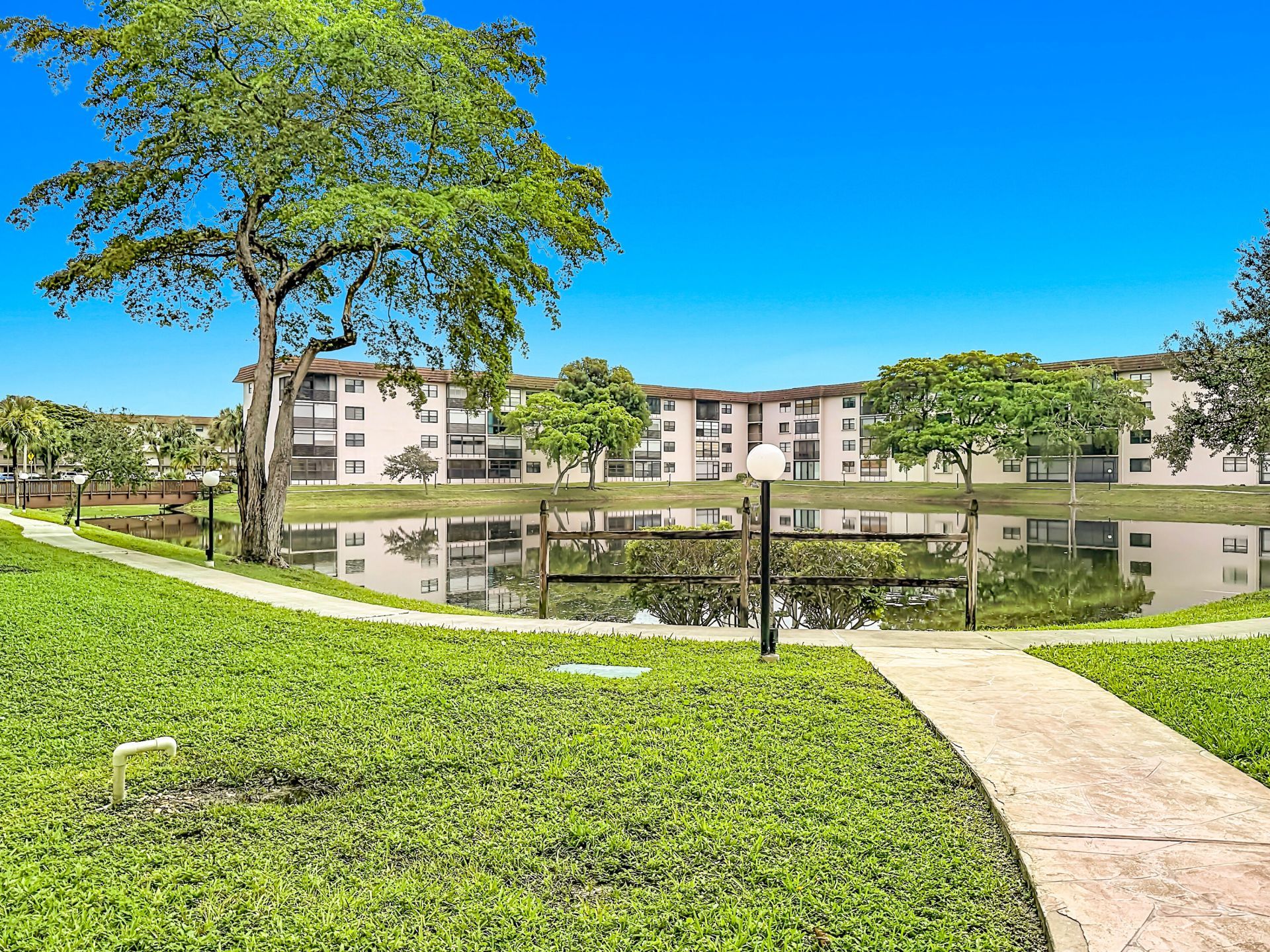 4970 E Sabal Palm Boulevard, Unit 412, Tamarac, FL 33319 Photo
